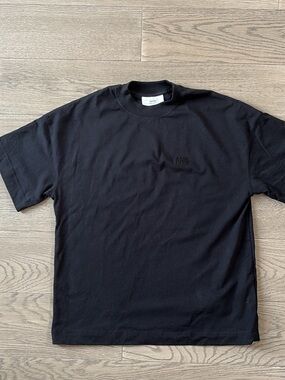 Ami Paris Men's Black Crew Neck Short Sleeve Tee with Subtle Chest Logo